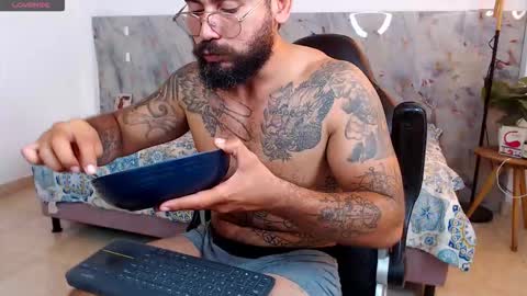 Snapshot of hanz_col chatting on December 2025 04:00:02 AM hanz_col online show from December 2025 04:00:02 AM