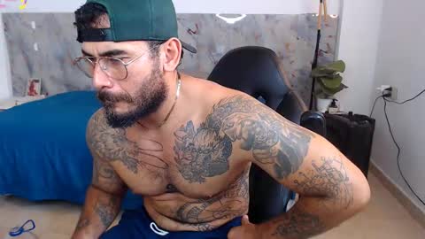 Snapshot of hanz_col chatting on December 2025 01:00:01 AM hanz_col online show from December 2025 01:00:01 AM