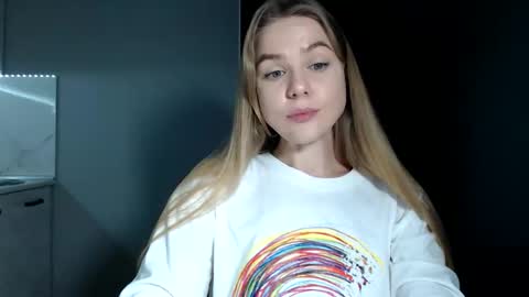 Snapshot of happy_fox_ chatting on December 2025 08:40:01 PM happy_fox_ online show from December 2025 08:40:01 PM