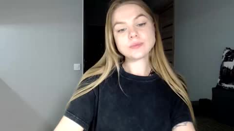 Snapshot of happy_fox_ chatting on March 2026 09:03:02 PM happy_fox_ online show from March 2026 09:03:02 PM