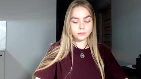 Snapshot of happy_fox_ chatting on April 2026 07:29:01 PM happy_fox_ online show from April 2026 07:29:01 PM