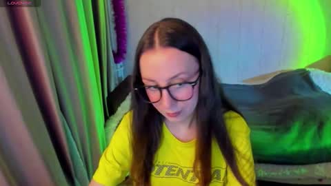 Stephanie online show from November 2025 05:58:02 PM