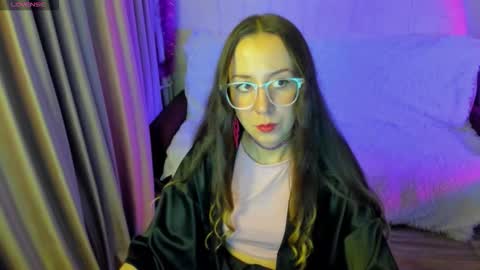 Stephanie online show from November 2025 09:47:01 PM