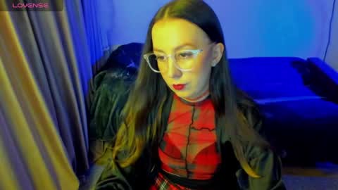 Stephanie online show from May 2026 07:09:02 PM