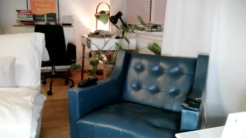 Chris online show from October 2025 07:36:02 PM