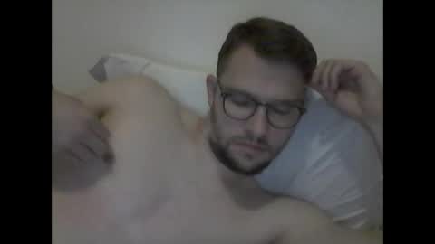 hardboylovemilfmoom online show from May 2026 09:11:02 PM