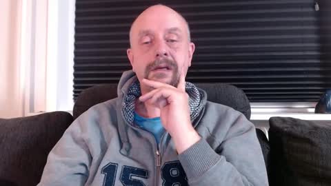 MrLazy online show from December 2024 06:50:01 PM