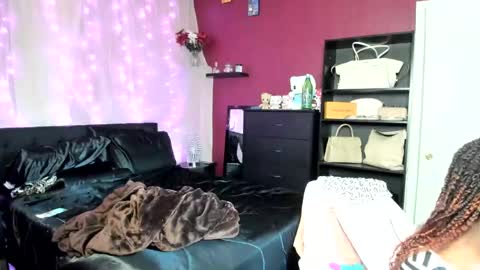 Snapshot of harmonie_marquise chatting on December 2024 10:01:01 PM Harmonie Marquise online show from December 2024 10:01:01 PM