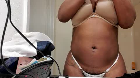 Snapshot of harmonie_marquise chatting on March 2025 08:21:01 PM Harmonie Marquise online show from March 2025 08:21:01 PM