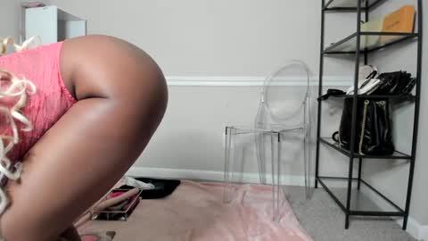 Snapshot of harmonie_marquise chatting on September 2025 10:09:02 PM Harmonie Marquise online show from September 2025 10:09:02 PM