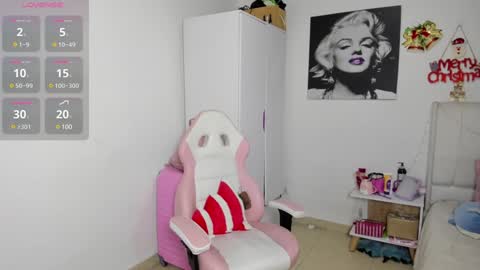 Snapshot of harmony_murr chatting on December 2024 08:58:02 PM vanessa online show from December 2024 08:58:02 PM