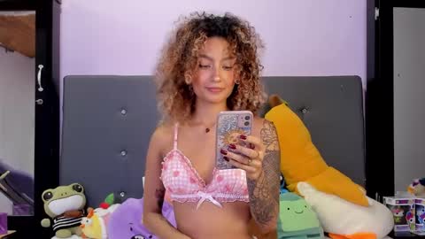 Snapshot of harmonyy_hill chatting on February 2026 10:57:02 PM Harmony Hill online show from February 2026 10:57:02 PM