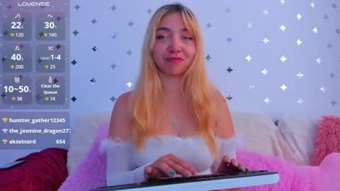 Snapshot of harumi_blossom chatting on October 2025 08:52:01 PM Sophia Blossom online show from October 2025 08:52:01 PM