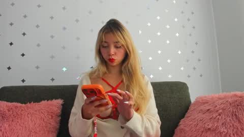 Snapshot of harumi_blossom chatting on December 2025 08:15:02 PM Sophia Blossom online show from December 2025 08:15:02 PM