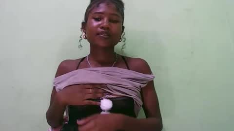 Snapshot of hasleyinah chatting on March 2026 07:05:01 PM hasleyinah online show from March 2026 07:05:01 PM