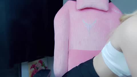 Anna online show from December 2025 01:32:02 AM