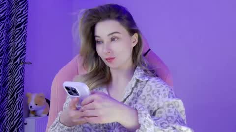 Anna online show from May 2026 07:01:02 PM