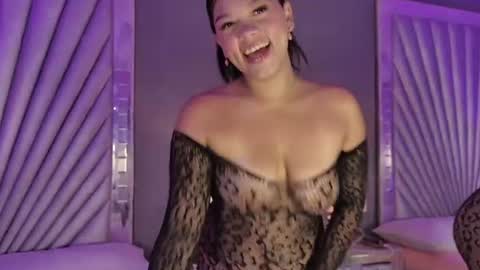 hatsajones online show from June 2026 04:00:02 AM