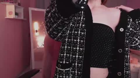 Mia online show from January 2026 01:07:02 AM