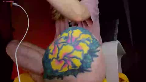 Snapshot of hayles_strong chatting on November 2025 07:16:02 PM Elle online show from November 2025 07:16:02 PM