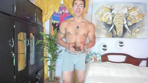 Snapshot of hazbinstudio chatting on November 2025 02:35:01 AM hazbinstudio online show from November 2025 02:35:01 AM