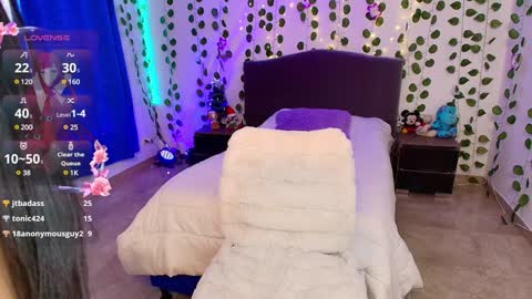 HAZEL LYNN ROSS online show from December 2024 05:19:01 PM