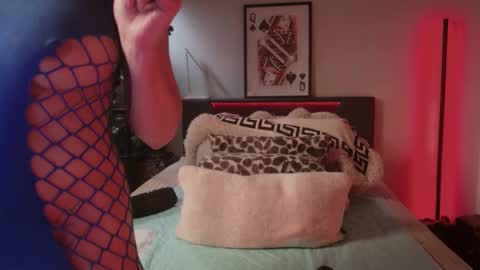 Hazeleo online show from December 2025 09:42:02 PM