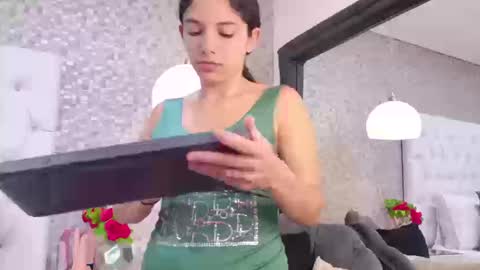 Snapshot of hazelmoret chatting on September 2025 07:57:01 PM HazelMoret online show from September 2025 07:57:01 PM