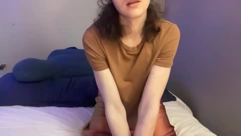 Snapshot of hazelpeppermint chatting on February 2026 01:04:01 AM Hazel online show from February 2026 01:04:01 AM