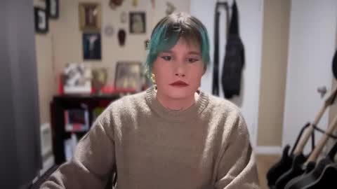 Snapshot of heavensentttt chatting on December 2024 11:51:01 PM Saoirse online show from December 2024 11:51:01 PM