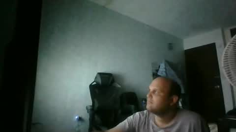 Snapshot of heavy_rebellxc chatting on October 2025 04:21:02 AM Heavy Rebell online show from October 2025 04:21:02 AM