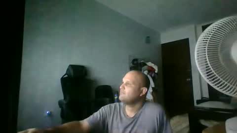 Snapshot of heavy_rebellxc chatting on November 2025 07:18:02 AM Heavy Rebell online show from November 2025 07:18:02 AM