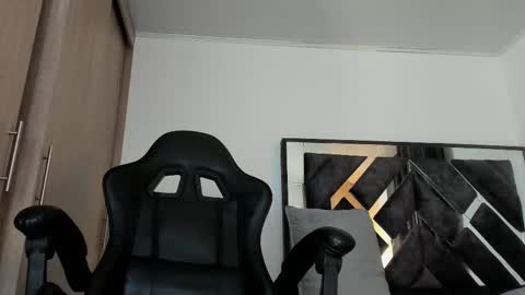 Snapshot of heavy_thor chatting on October 2025 12:00:01 AM Thor online show from October 2025 12:00:01 AM