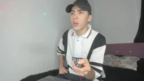 heellboy_ online show from May 2026 06:30:01 AM