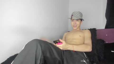 heellboy_ online show from May 2026 05:03:02 AM
