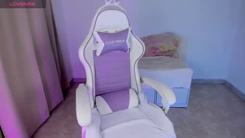 Snapshot of heey_kitty chatting on March 2026 02:22:02 PM IM EMY online show from March 2026 02:22:02 PM