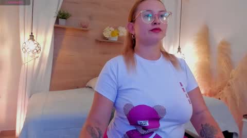 ANTARA REY online show from September 2025 07:04:01 PM