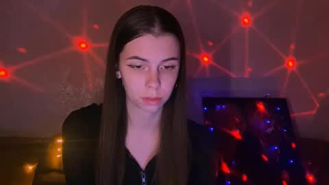 Snapshot of heileymeow chatting on December 2024 06:44:01 PM Heiley online show from December 2024 06:44:01 PM