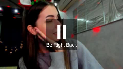 Snapshot of heileymeow chatting on December 2024 09:22:02 PM Heiley online show from December 2024 09:22:02 PM