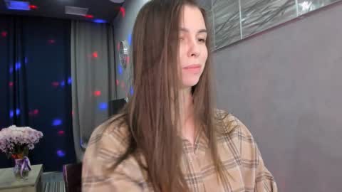 Snapshot of heileymeow chatting on January 2025 03:00:02 AM Heiley online show from January 2025 03:00:02 AM