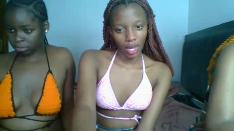 Snapshot of heilybunny chatting on May 2026 07:31:01 PM heilybunny online show from May 2026 07:31:01 PM