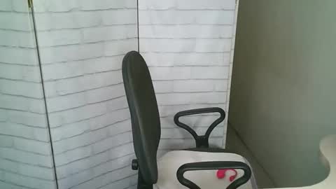 Snapshot of helen_xi chatting on January 2026 05:10:02 AM Helen online show from January 2026 05:10:02 AM