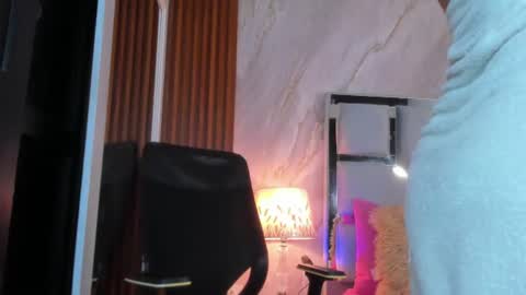 Helena Santos  online show from June 2026 12:41:02 PM