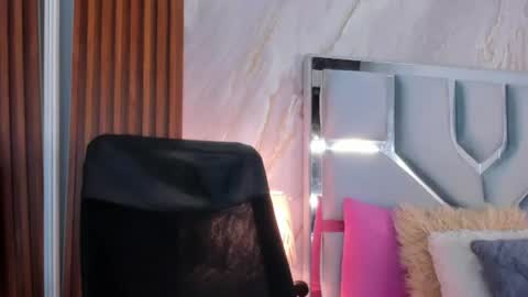 Helena Santos  online show from June 2026 10:37:02 AM