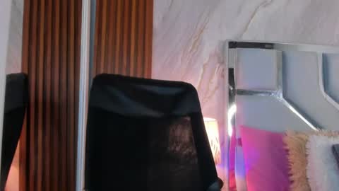Helena Santos  online show from July 2026 11:05:02 AM