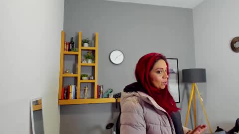 Snapshot of helenaduque_ chatting on December 2025 11:47:01 AM Helena online show from December 2025 11:47:01 AM