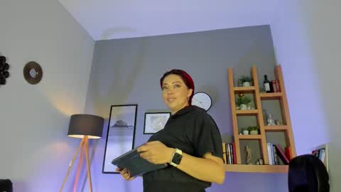 Snapshot of helenaduque_ chatting on January 2026 09:57:02 AM Helena online show from January 2026 09:57:02 AM