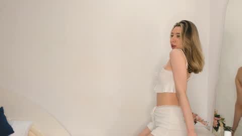 Snapshot of helenchristensen chatting on January 2025 03:54:02 AM Sarah here Help to make 100 thumbs up online show from January 2025 03:54:02 AM