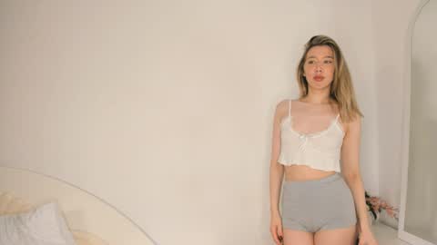 Snapshot of helenchristensen chatting on January 2025 03:44:02 AM Sarah here Help to make 100 thumbs up online show from January 2025 03:44:02 AM