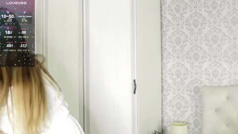 Snapshot of helenchristensen chatting on February 2025 04:58:02 PM Sarah here Help to make 100 thumbs up online show from February 2025 04:58:02 PM